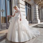 Abito da sposa con gonna vaporosa da principessa 2017 collezione Alessandra Rinaudo mod Bellami
