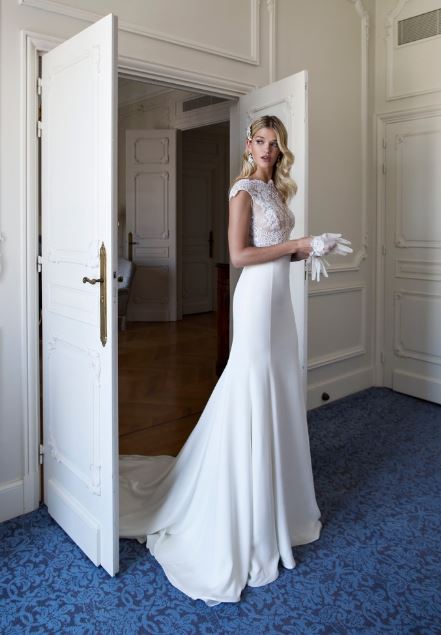 Abito da sposa scivolato 2017 Alessandra Rinauto mod Bletilla