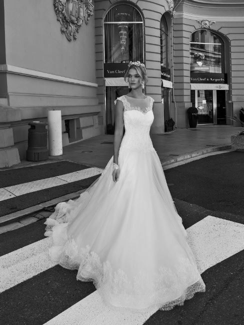 Vestito da sposa da principessa 2017 Alessandra Rinaudo mod Boadicea
