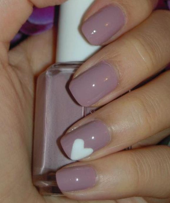 Manicure romantica e semplice per San Valentino
