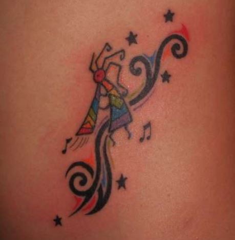 Imagine tatuaggio Dioi Kokopelli simbolo di felicita
