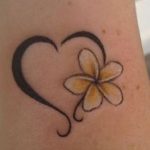Tatuaggio Fiore di Frangipane simbolo di gioia e felicita
