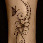 Tatuaggio fiore di frangipane