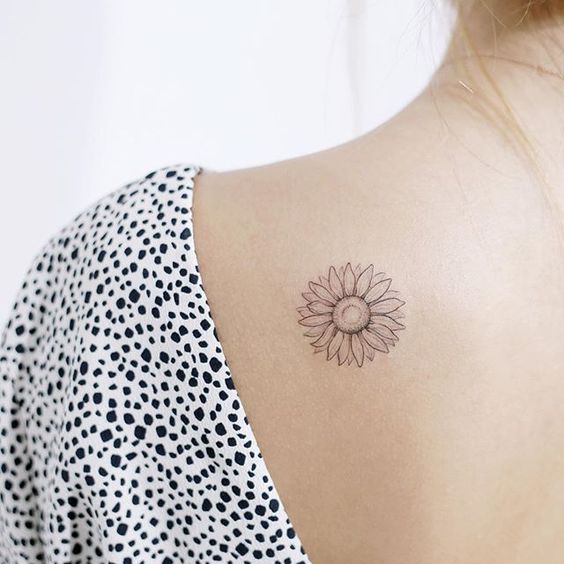 Tatuaggio fiore di girasole significato gioia e felicita