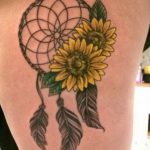 Tatuaggio girasoli con acchiappasogni