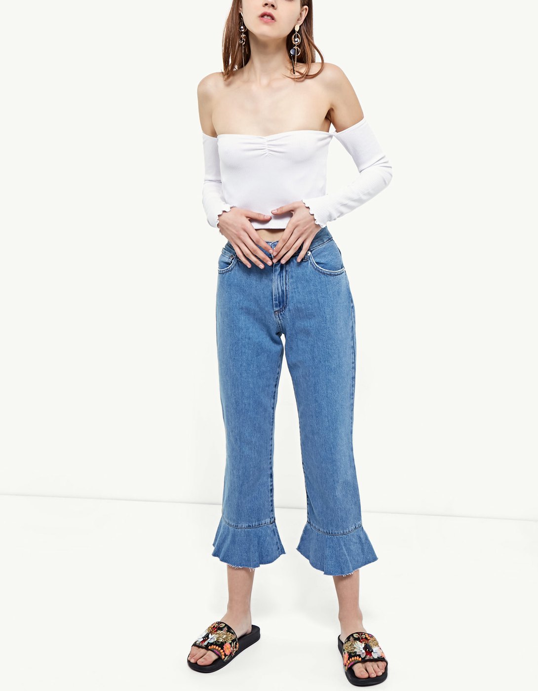 Maglietta spalle scoperte maniche lunghe Stradivarius