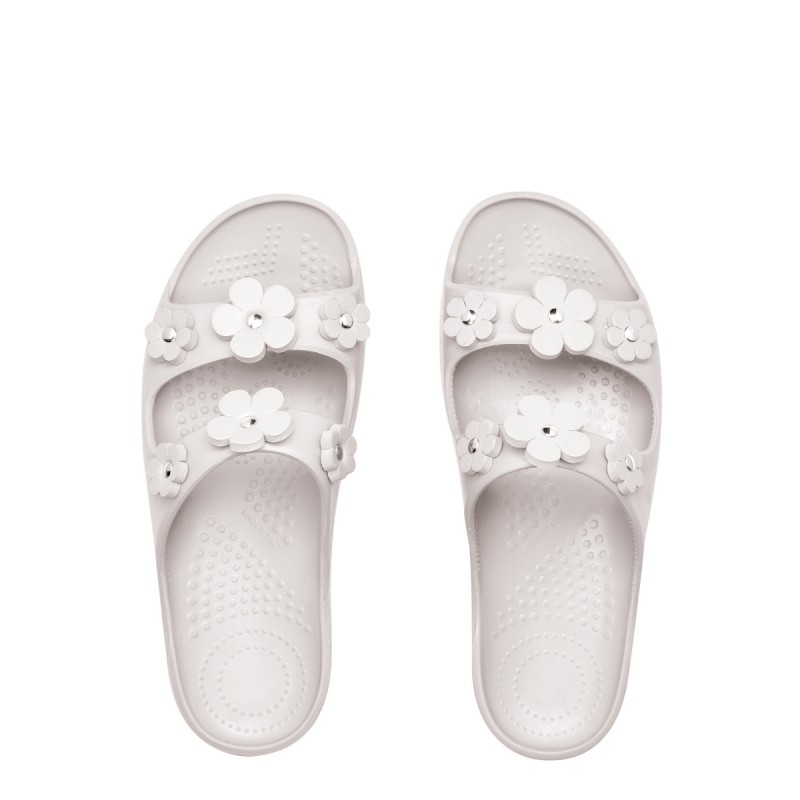 Ciabatte bianche O Shoes di O bag con fiori estate 2017
