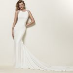 Abito da sposa minimal chic Pronovias 2018 mod Dravidia