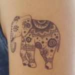 Tatuaggio Elefantino sulla spalla