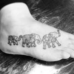 Tatuaggio Famiglia Elefantini sul piede