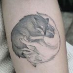 Tatuaggio Lupo Yin e Yang