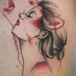 Tatuaggio colorato di un lupo da donna