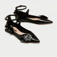 Ballerine con cinturini e fiori Zara prezzo 45 95 euro