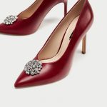 Decollete a punta con gioiello ZARA prezzo 59 95 euro