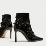 Elegante stivaletto da sera Zara con applicazioni floreali prezzo 89 95 euro
