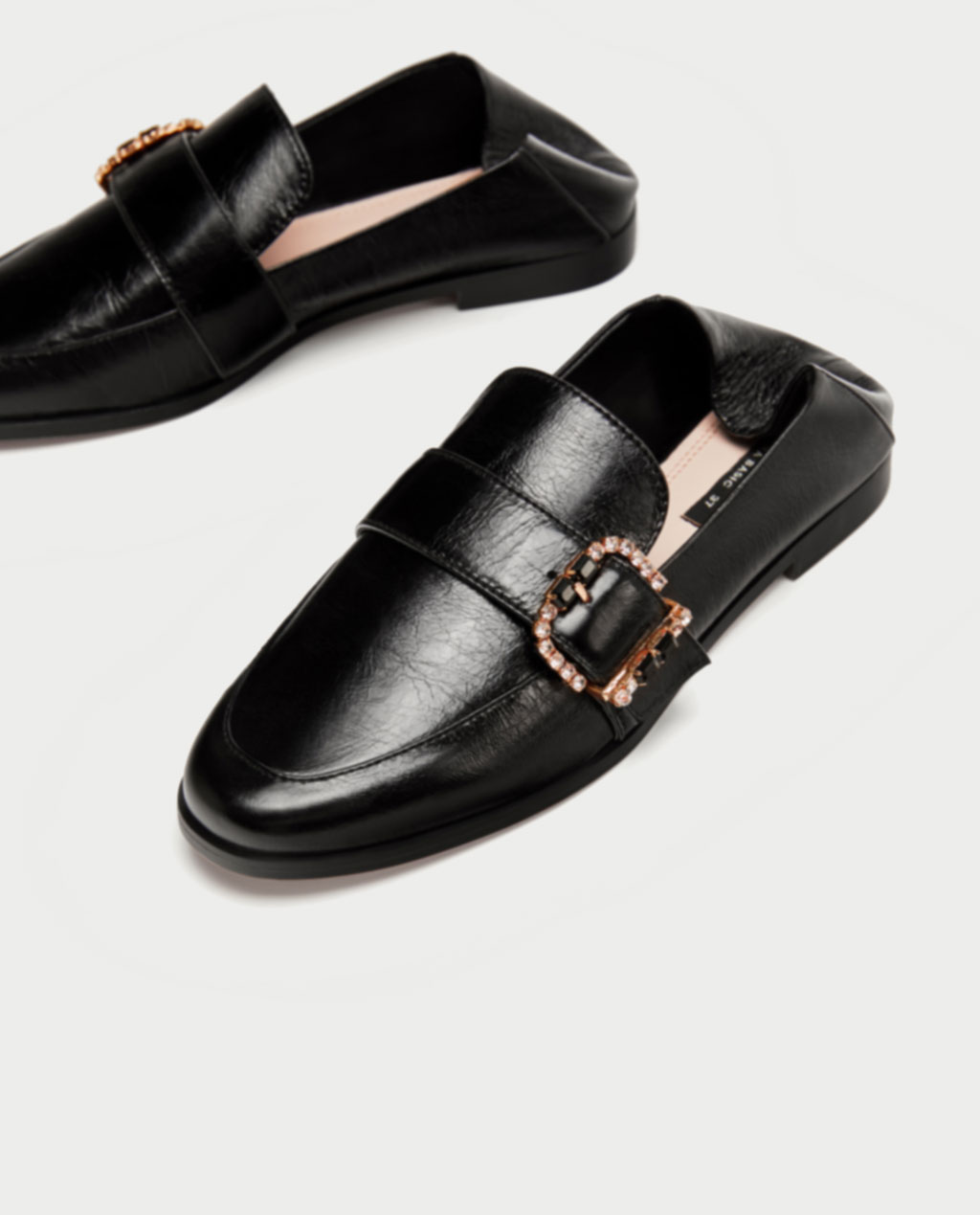 Mocassino in pelle con fibbia Zara prezzo 49 95 euro