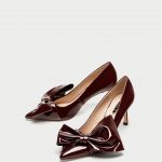 Scarpe decollete con fiocco in vernice Zara prezzo 49 95 euro