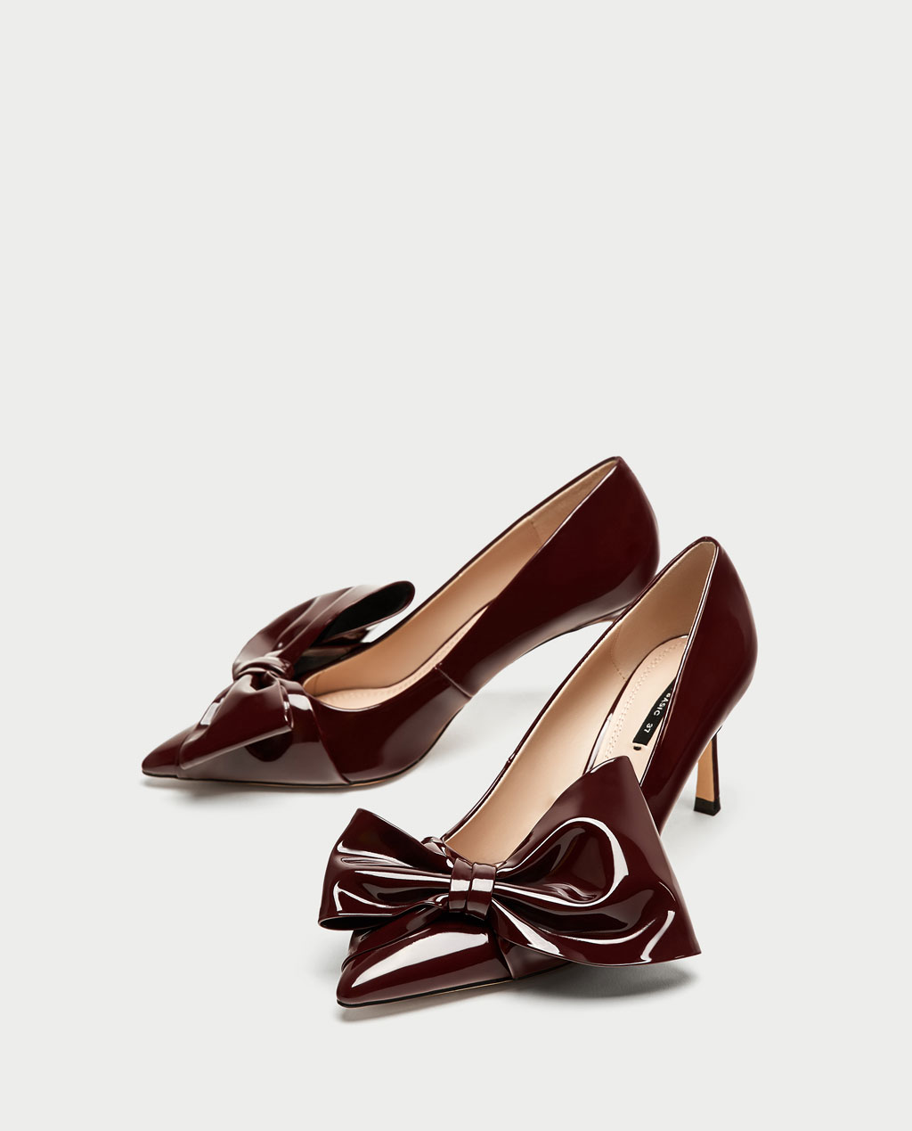 Scarpe decollete con fiocco in vernice Zara prezzo 49 95 euro