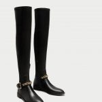 Stivale basso alto sopra il ginocchio con catena dorata Zara prezzo 49 95 euro