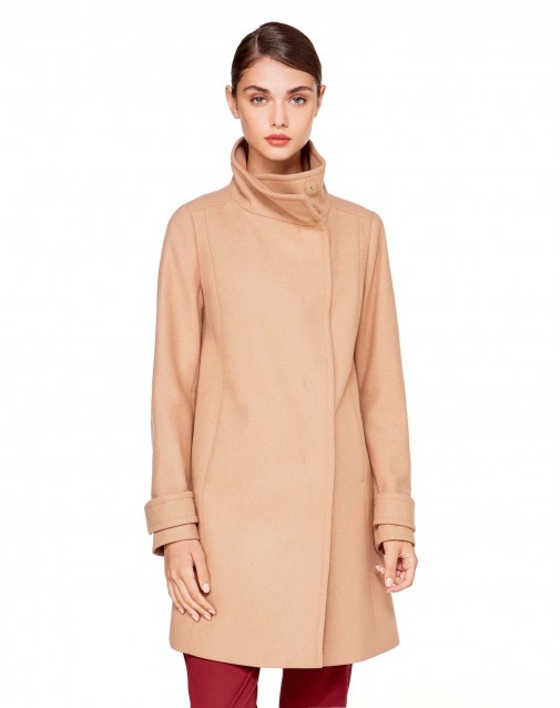 Cappotto collo alto Benetton collezione inverno 2018 prezzo 99 95 euro