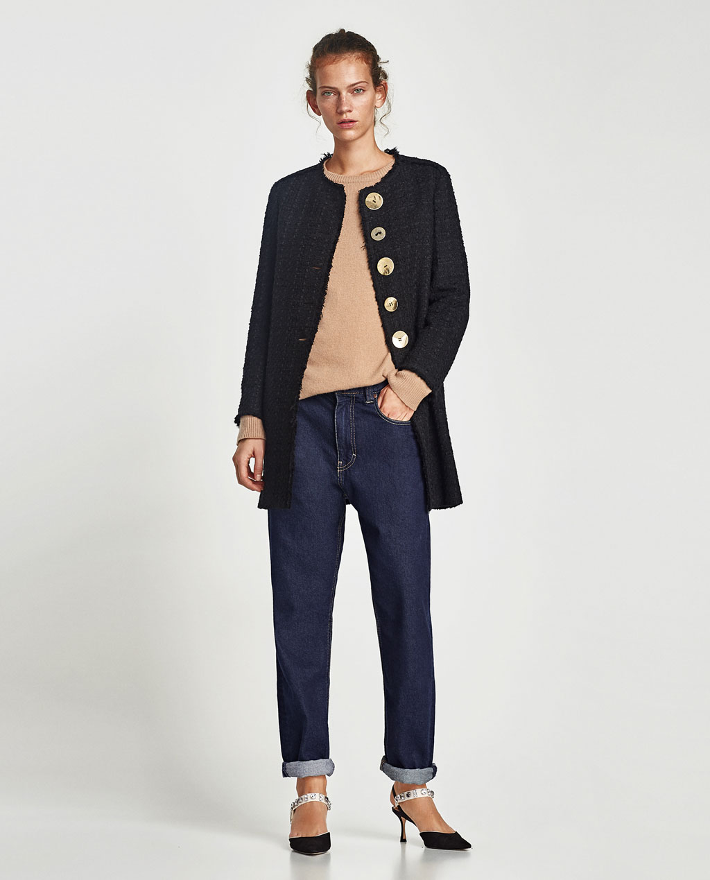 Cappotto in tweed Zara con maxi bottoni prezzo 79 95 euro