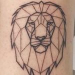 Foto Tatuaggio Leone Geometrico