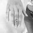 Foto piccolo tatuaggio sulle dita