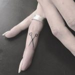 Immagine tatuaggio sulle dita