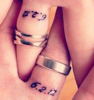 Romantica idea tatuaggio di coppia