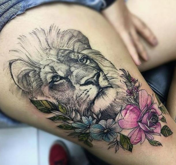 Tatuaggio Leone colorato sulla coscia