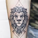 Tatuaggio Leone sul braccio
