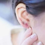 Piccolo tatuaggio floreale