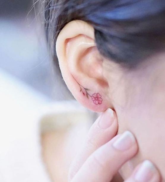 Piccolo tatuaggio floreale