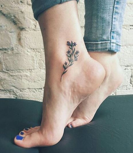 Tatuaggio sulla caviglia