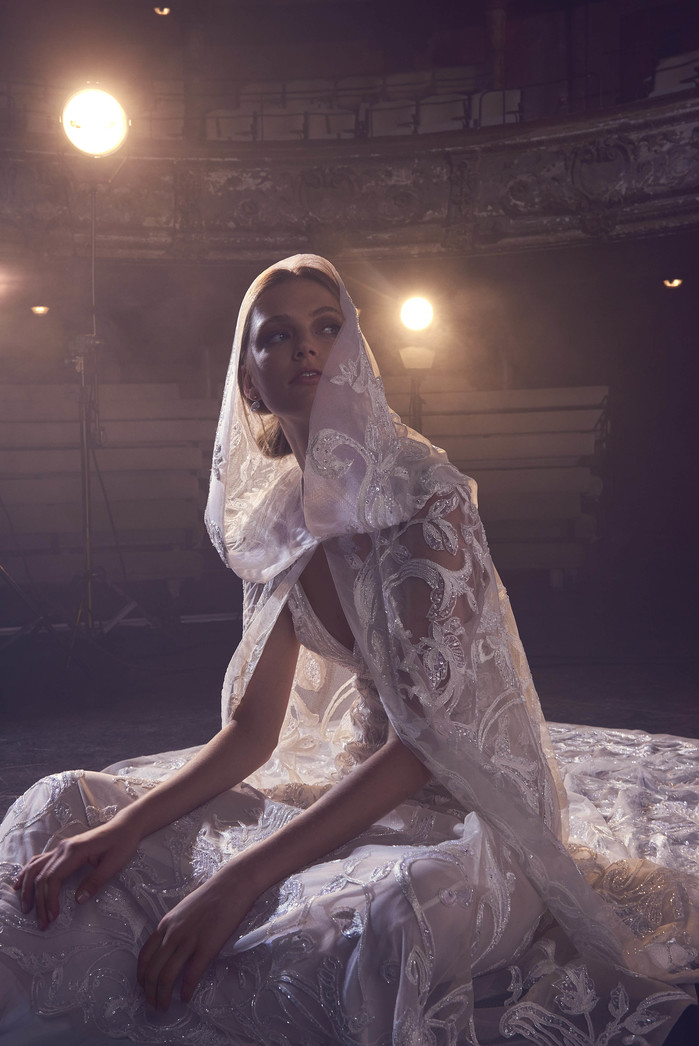 Abito da sposa con mantella 2018 Elie Saab