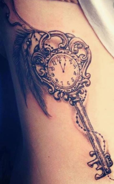 Idea Tatuaggio chiave con orologio