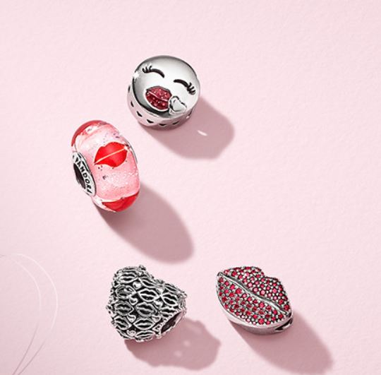 Nuovi charm a forma di bacio per bracciali Pandora