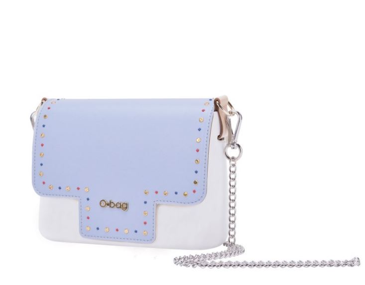 Nuova pattina O Pocket di O bag in ecopelle azzurra con borchie primavera estate 2018 prezzo 49 euro