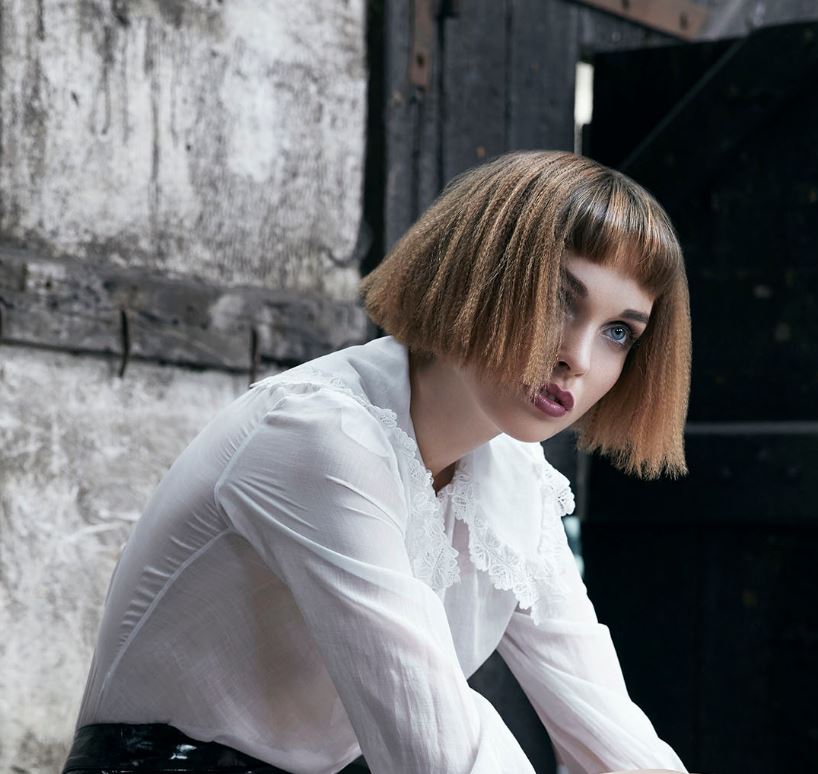 Taglio capelli caschetto con frangetta corta