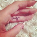 Immagine tatuaggio piccolo cuore con scritta