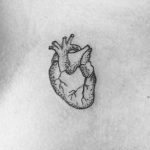 Piccolo cuore tatuato