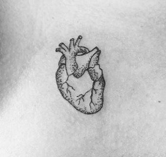 Piccolo cuore tatuato