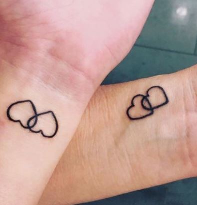 Tatuaggio di coppia con cuori intrecciati