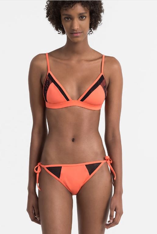 Costume due pezzi con reggiseno a triangolo e slip con laccetti CK 2018