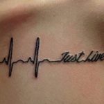 Immagine tatuaggio con frase scritta