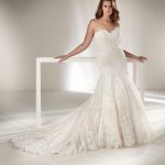 Abito da sposa a sirena in pizzo scollo a cuore per taglie comode Pronovias Plus mod Druida