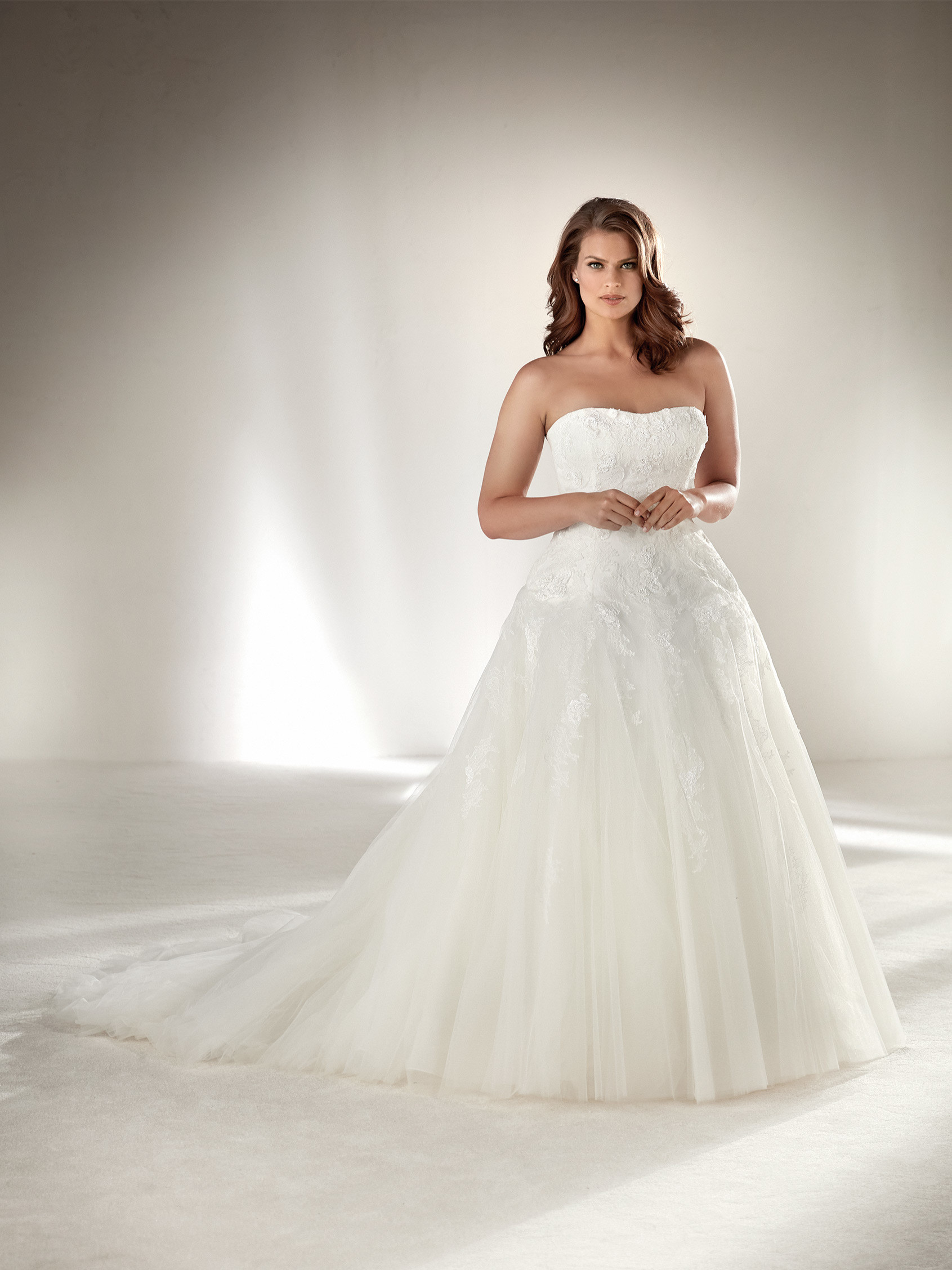 Abito da sposa da principessa taglie forti Pronovias mod Barocco