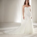 Abito da sposa taglia comoda a sirena mod Drimea collezione Pronovias