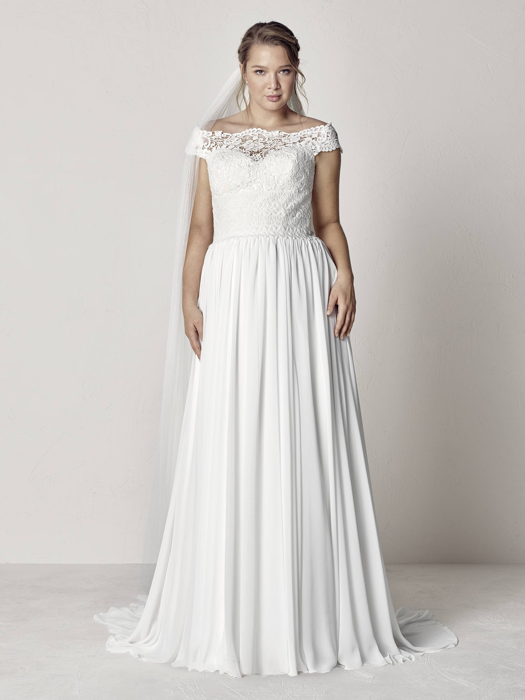 Abito da sposa taglia forte Pronovias Plus mod Evita