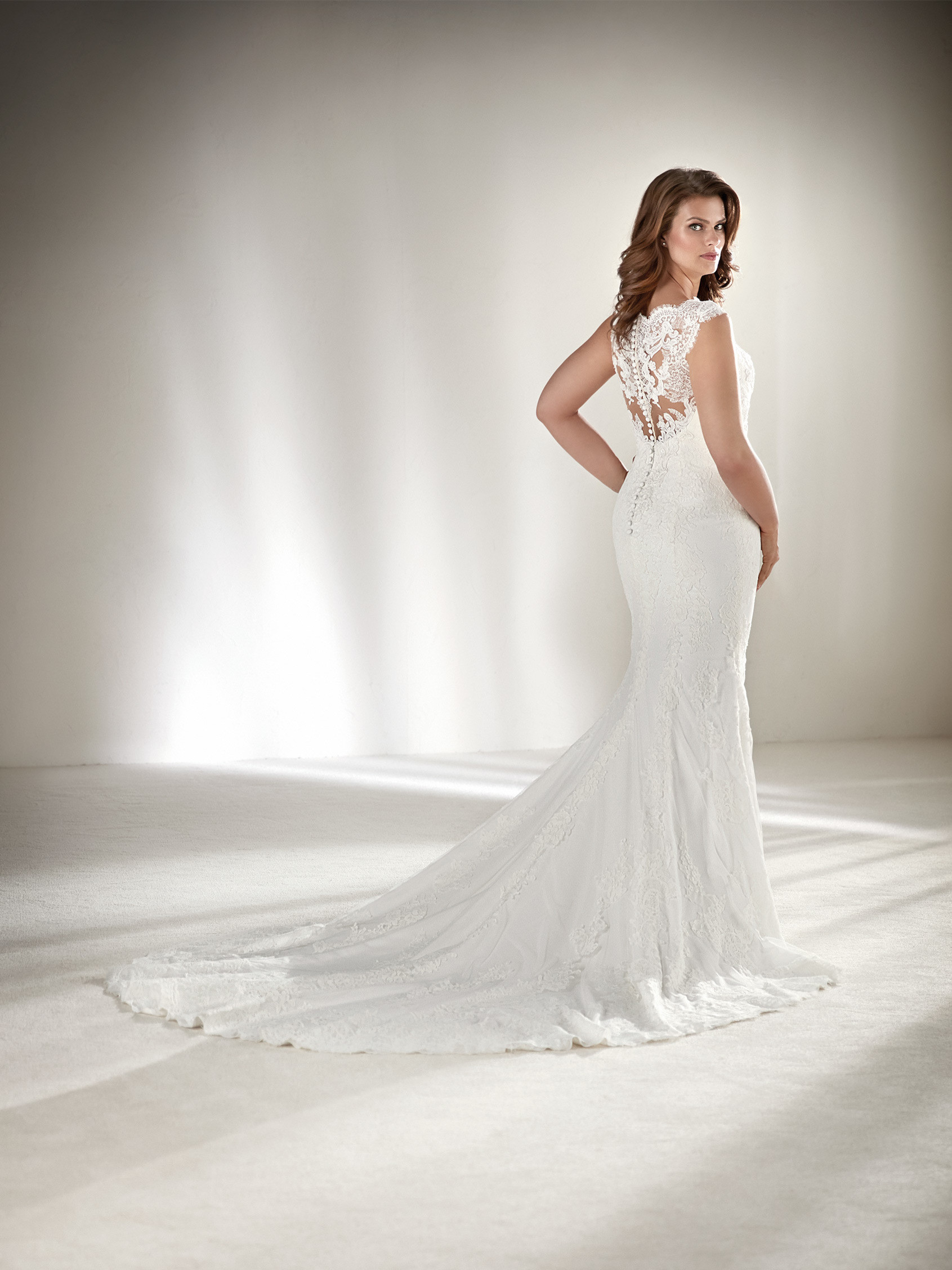 Abito da sposa taglia forte mod Drusila collezione Pronovias Plus